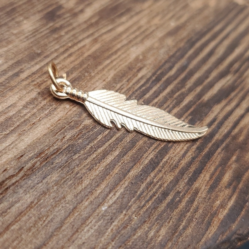 Floating feather charm - Picture 2 of 2